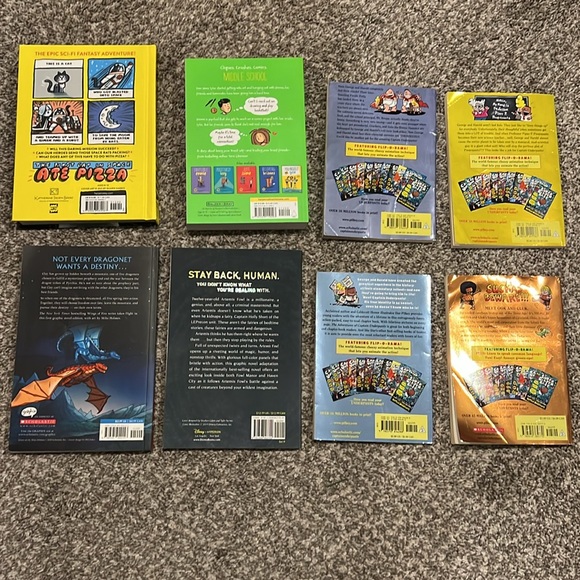 Kids Graphic Novel Set - Picture 10 of 16